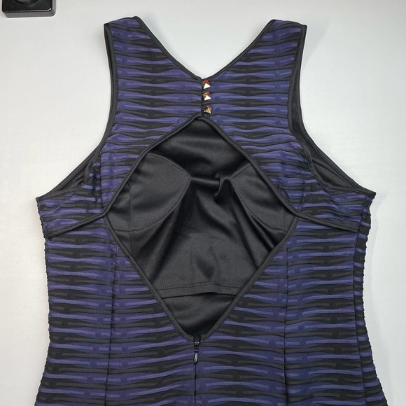 GUESS Textured Rose Mini Dress Sz 10 Naughty Night - Picture 7 of 8